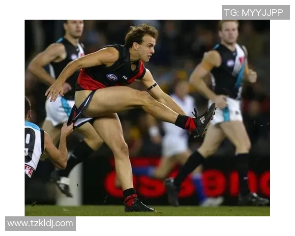 那些足球明星在赛场上的惊人瞬间与意外时刻揭秘