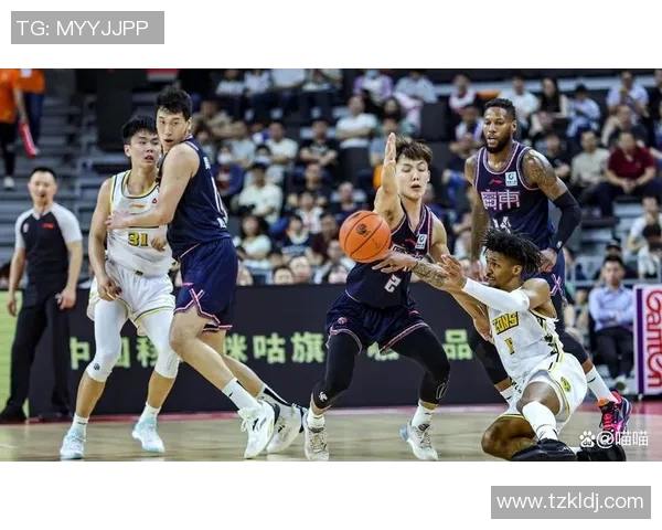 广州篮球队与深圳篮球队赛后复盘分析团队协作的关键因素与表现
